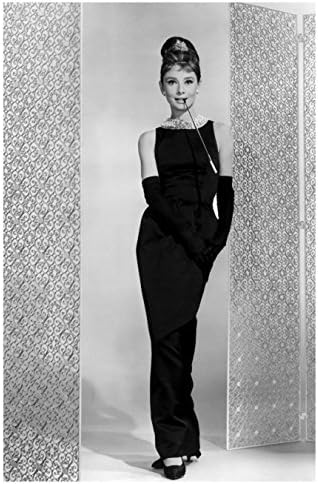 Audrey Hepburn Uzun Şık Siyah Elbise ve Eldiven Tam Modelleme Fotoğraf 8 inç x 10 inç FOTOĞRAF